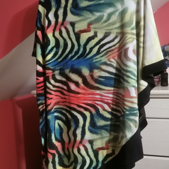 Frank Lyman asymmetric top zebra - Picture 3 of 4